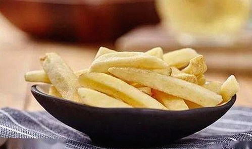 娱乐吃瓜酱女孩的神秘举动引发热议，背后故事逐渐浮出水面